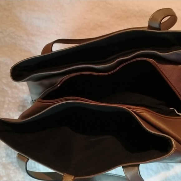 Kenneth Cole Reaction purse - Picture 3 of 4